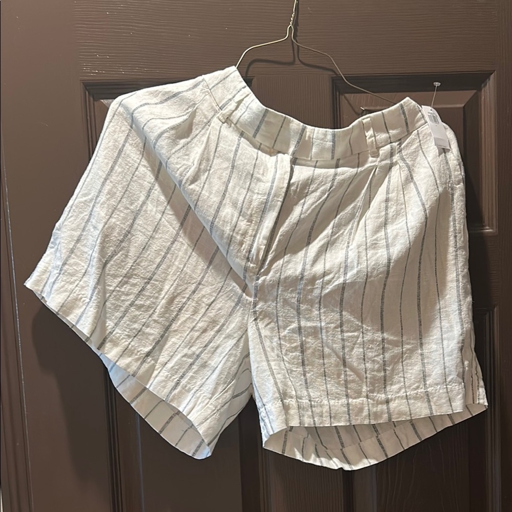 Old Navy White Striped Women's Bermudas